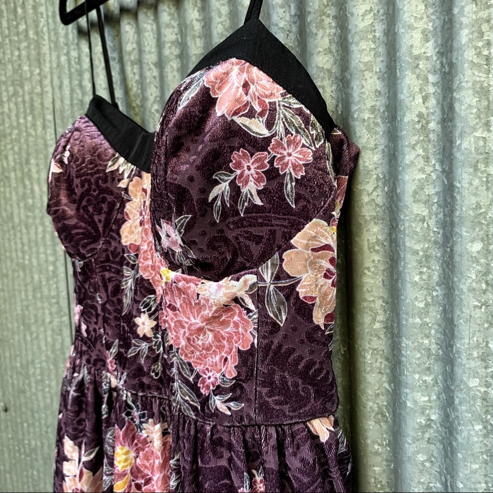 Pretty Floral Corset Dress - Picture 3 of 6